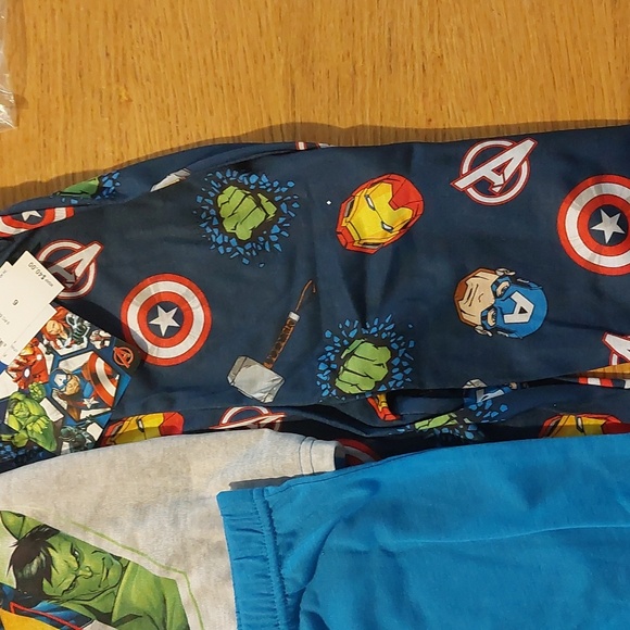 Marvel avengers 3 piece pyjama set - Picture 3 of 3